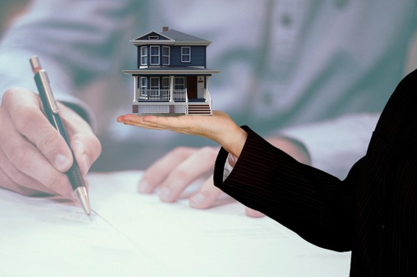 Bridge loan for distressed property sale